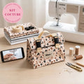 Kit prêt-à-coudre pour un sac repas isotherme en coton enduit à motifs fleuris pastel avec sangles beige, boucles et scratch inclus, idéal pour réaliser soi-même un lunch bag pratique, réutilisable et élégant pour le bureau, l’école ou les pique-niques, alliant DIY couture et solution zéro déchet.