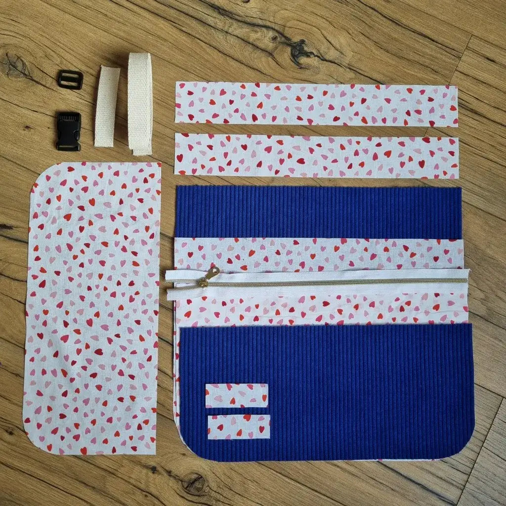 kit couture tablier ceinture velours côtelé bleu roi avec pièces tissu zip et accessoires à coudre
