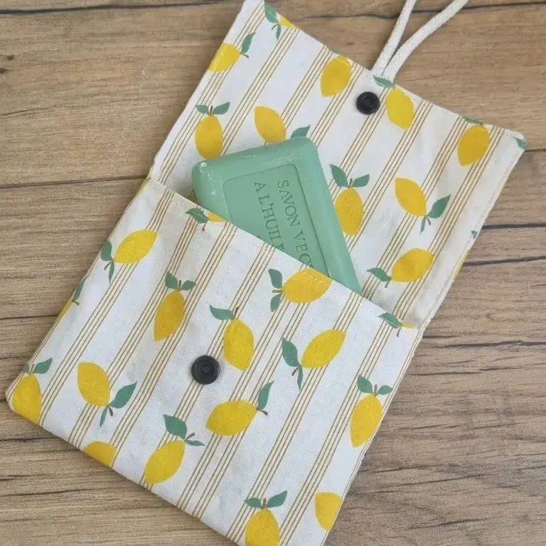 pochette à savon imperméable en coton enduit motif citrons avec fermeture pression