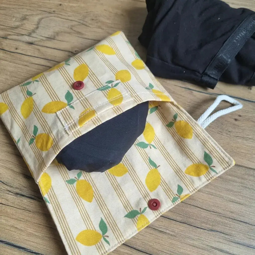 pochette double compartiment en coton enduit motif citrons pour culotte menstruelle