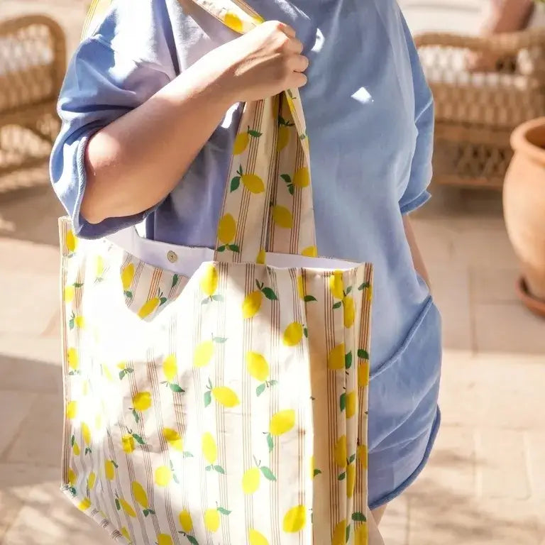 cabas XL coton enduit motif citron porté à l’épaule avec grande capacité et poche intérieure zippée