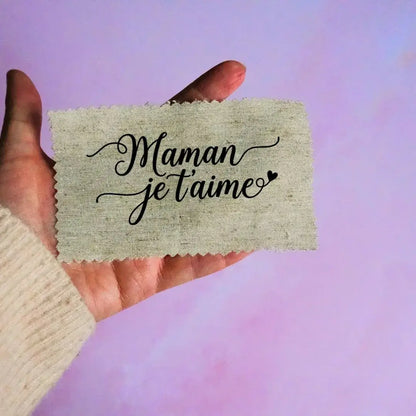 étiquette tissu maman je t’aime écriture manuscrite noire avec petits cœurs