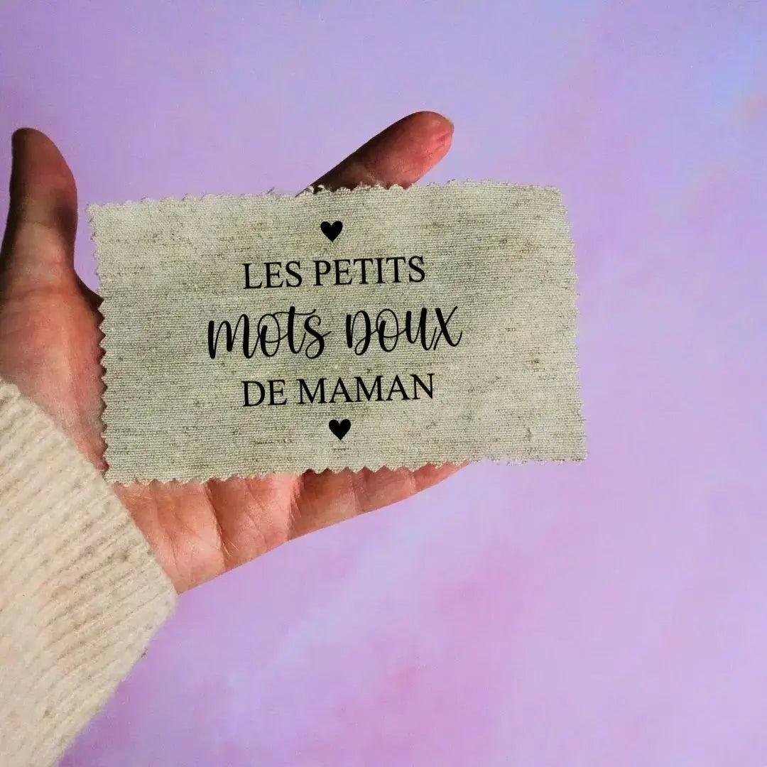 étiquette tissu à coudre les petits mots doux de maman texte noir avec cœurs
