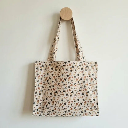 grand sac cabas coton enduit motif léopard suspendu avec anses longues et format plage