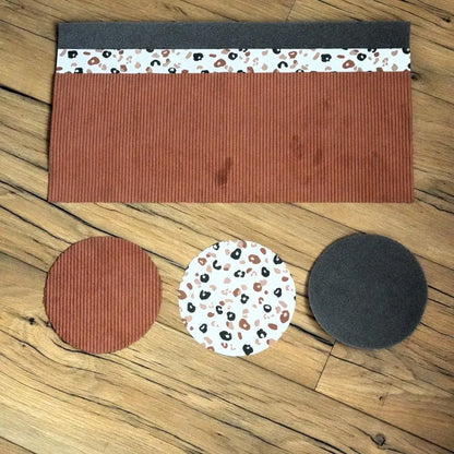Kit couture corbeille ronde : velours côtelé marron, doublure motif léopard et mousse sur bois.