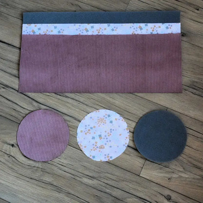 Kit couture vide-poche : velours côtelé rose poudré, doublure petites fleurs parme et mousse ronde sur bois.