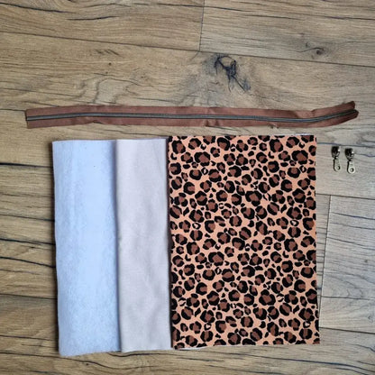 kit couture trousse tissu léopard avec doublure et fermeture éclair à coudre