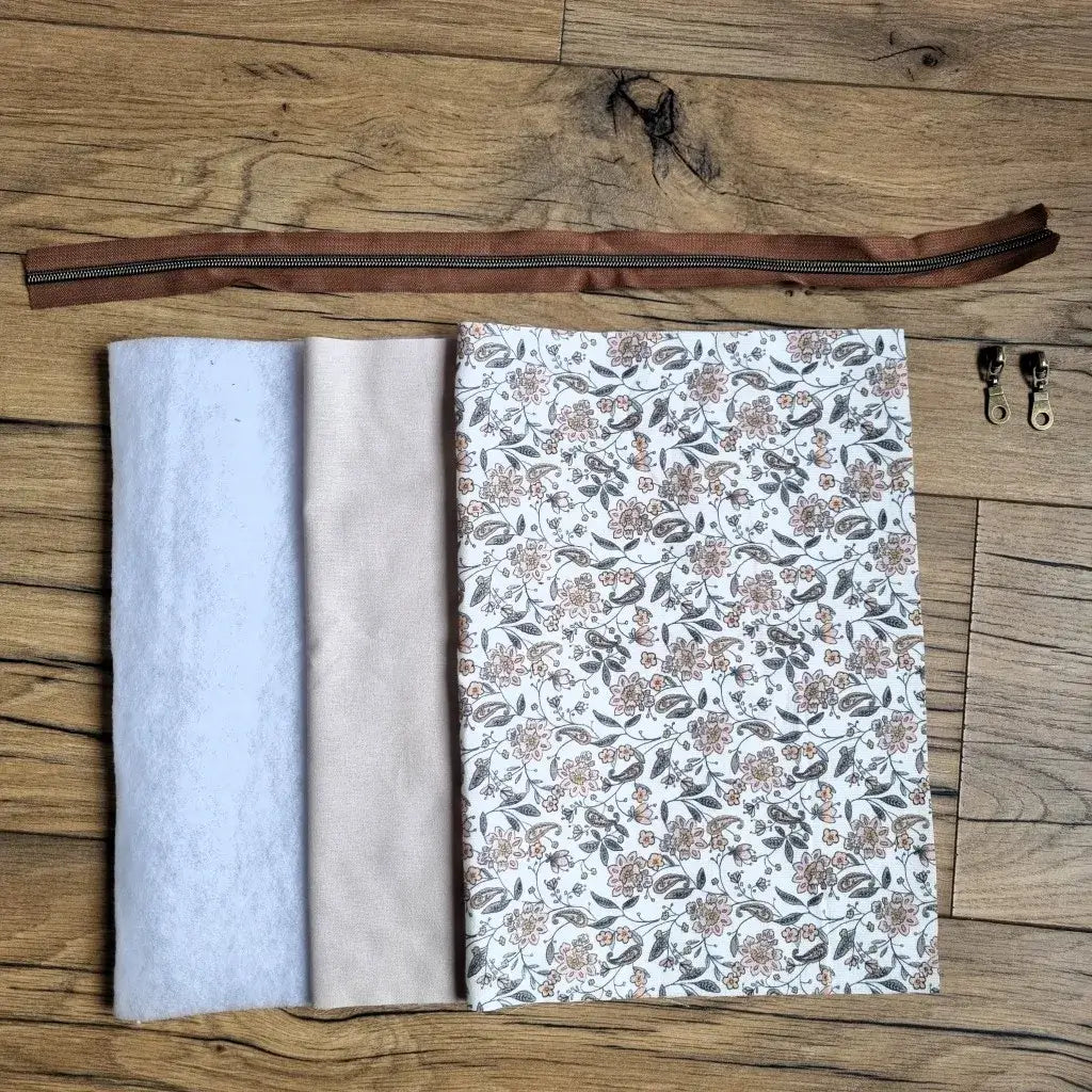 kit couture trousse tissu fleuri motifs fins avec doublure et fermeture éclair