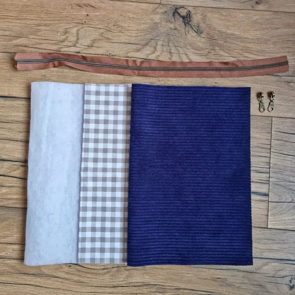 kit couture trousse velours côtelé bleu roi avec tissu intérieur vichy et fermeture éclair