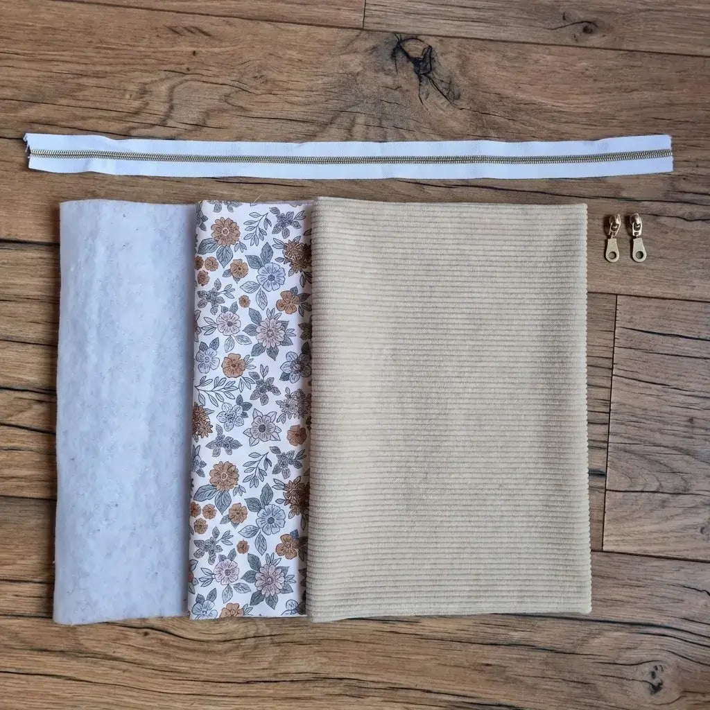 kit couture trousse velours côtelé écru avec doublure florale et accessoires couture