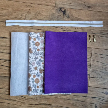 kit couture trousse velours côtelé lavande avec tissu fleuri et accessoires couture