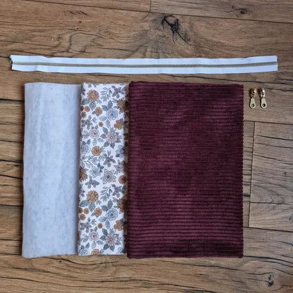 kit couture trousse velours côtelé prune avec doublure fleurie et zip à coudre