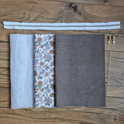kit couture trousse velours côtelé taupe avec doublure fleurie et accessoires couture