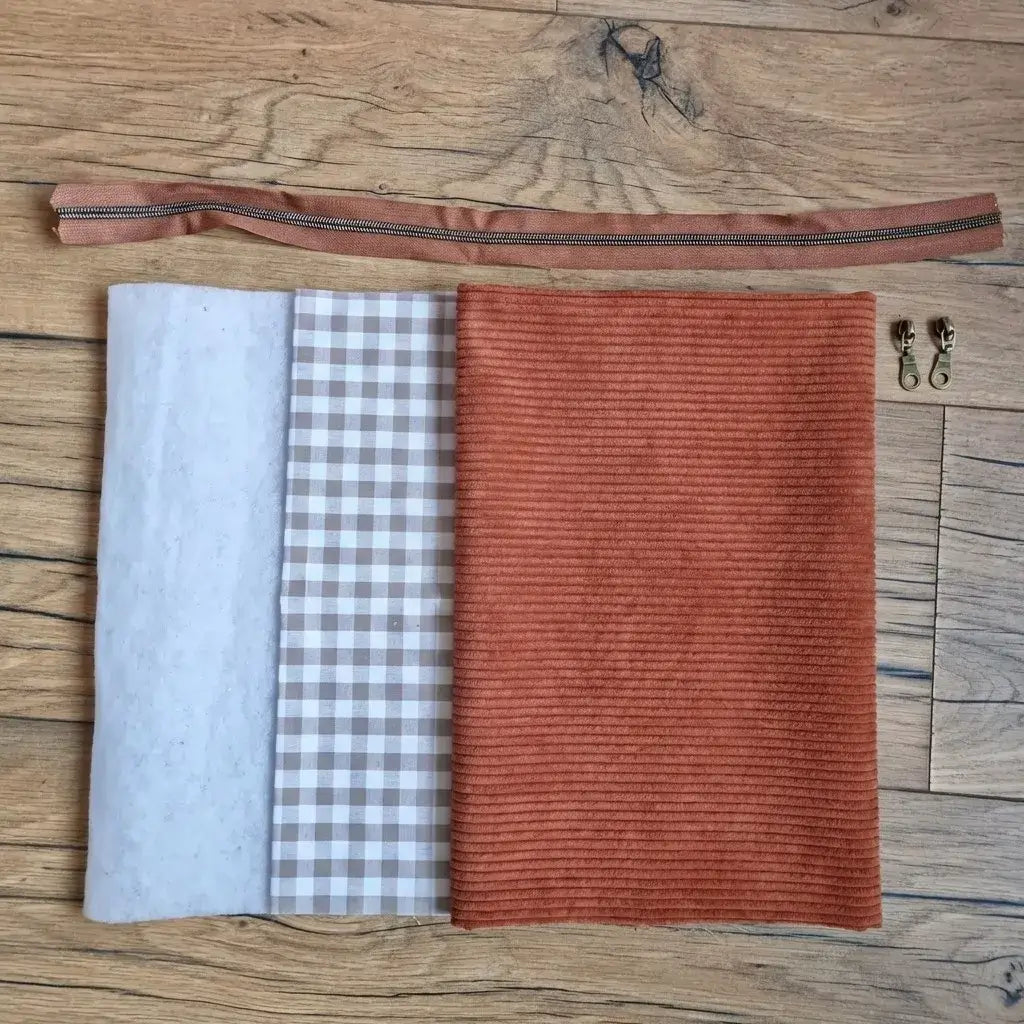 kit couture trousse velours côtelé terracotta avec tissu vichy et fermeture éclair