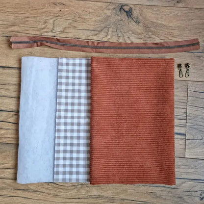 kit couture trousse velours côtelé terracotta avec tissu vichy et fermeture éclair