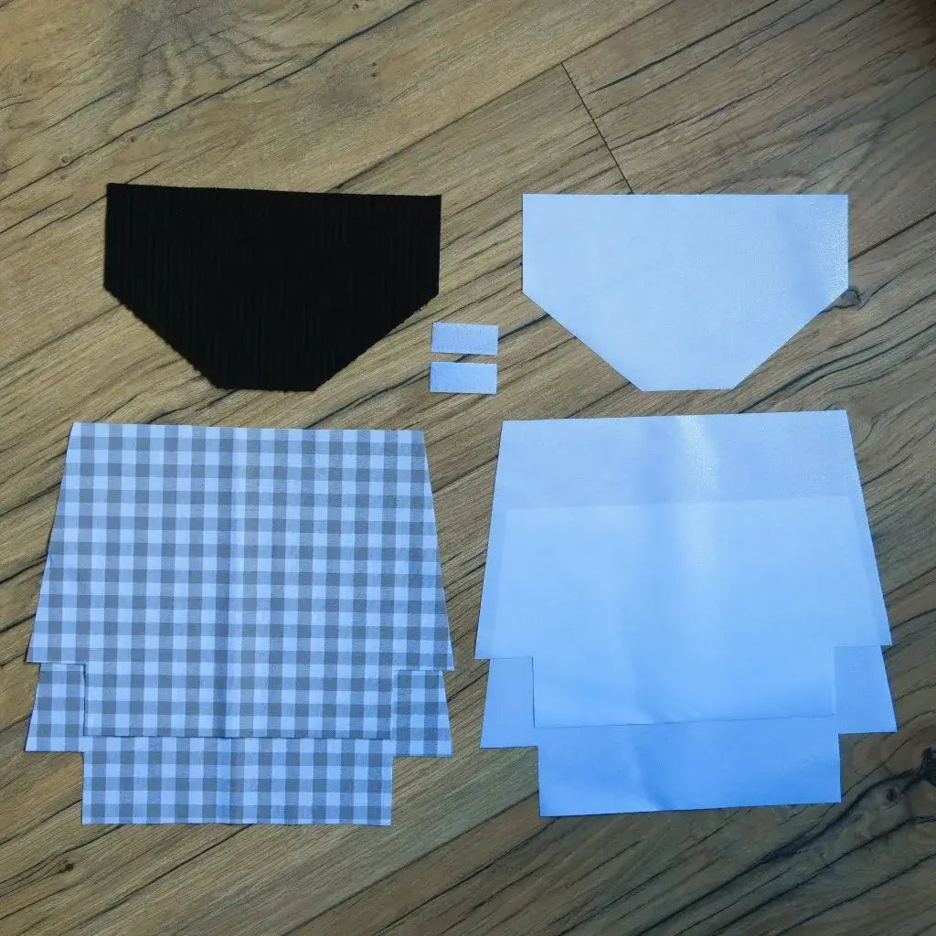 Kit couture DIY pour réaliser une pochette à scratch imperméable, comprenant un rabat en velours côtelé noir, des coupons de coton à carreaux beiges et blancs, des doublures blanches en coton enduit ainsi que deux bandes de scratch. Parfait pour confectionner une trousse pratique et résistante, ce kit prêt-à-coudre permet de créer facilement un accessoire personnalisé, adapté aussi bien aux débutants qu’aux passionnés de couture.