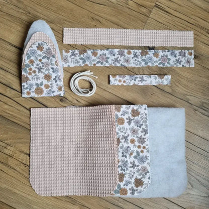 Kit couture : pièces de tissu nid d'abeille coloris peau, molleton et imprimé fleuri pour panier de Pâques.