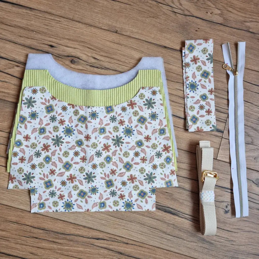 Kit couture sac bandoulière en vert anis et tissu fleuri, avec ouate fine, sangle et zip doré
