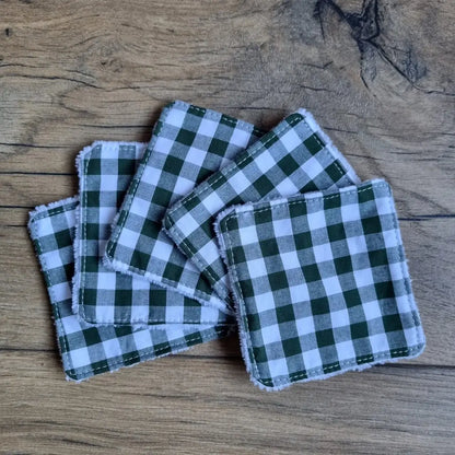 Cinq lingettes lavables carrées en coton vichy vert et blanc, envers éponge blanche