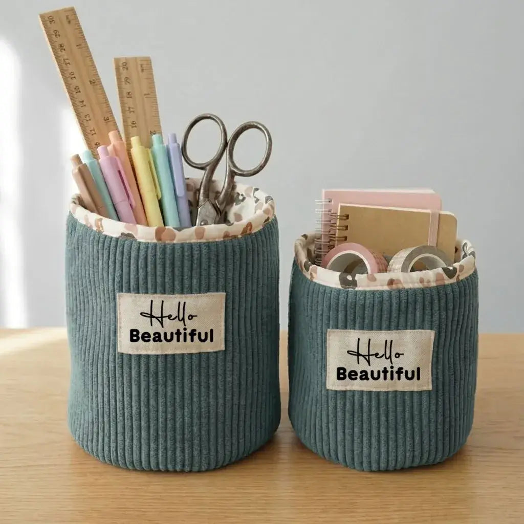 Panier de rangement rond en velours côtelé vert lichen personnalisable pour organiser papeterie et accessoires