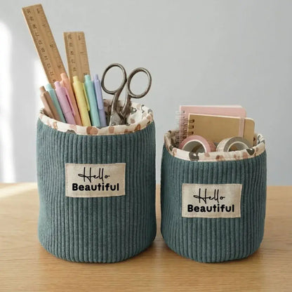 Panier de rangement rond en velours côtelé vert lichen personnalisable pour organiser papeterie et accessoires