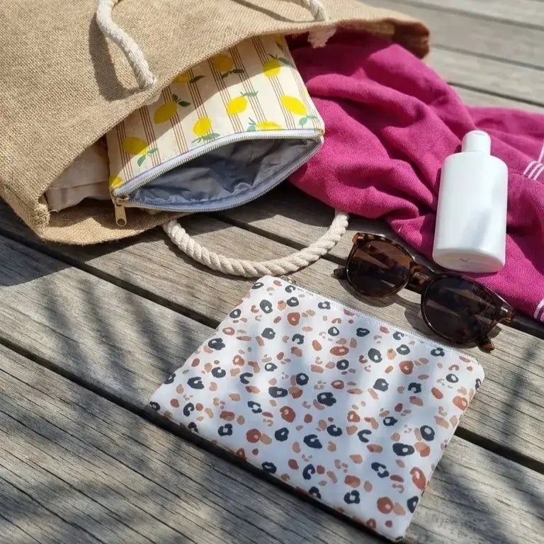 pochette zippée coton enduit motifs citron et léopard avec format compact pour accessoires