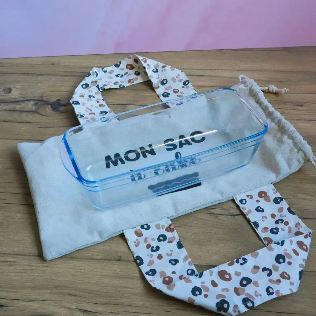 Sac à cake personnalisé avec inscription "Mon sac a cake" avec anses imprimées pour plat rectangulaire.