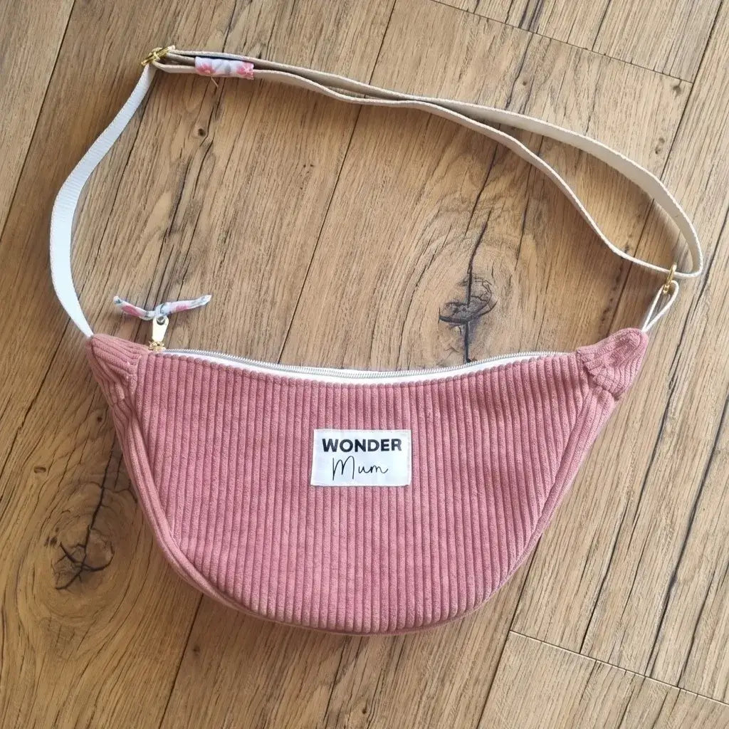 sac banane demi-lune rose poudré en velours côtelé avec sangle écrue réglable