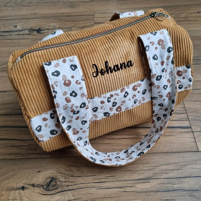 Sac polochon en velours côtelé jaune avec une bande et l'intérieur des anses en tissu coton imprimé léopard.