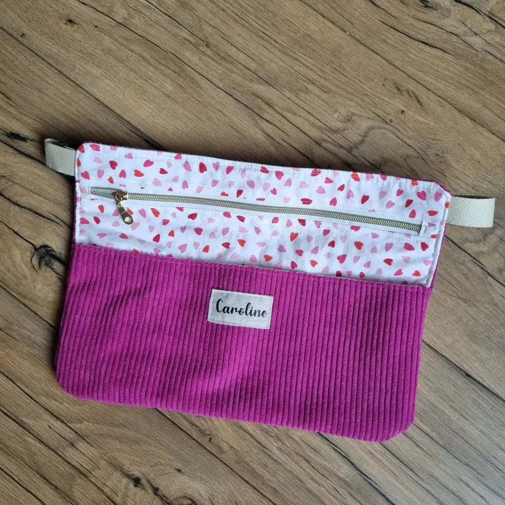 tablier ceinture velours côtelé magenta personnalisé avec poche zippée et tissu motif cœurs