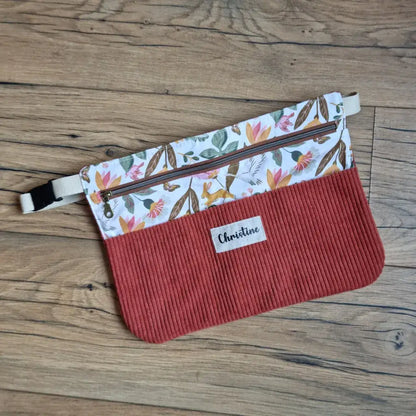 Tablier ceinture bicolore velours côtelé terracotta et tissu fleuri, poche zippée et étiquette prénom