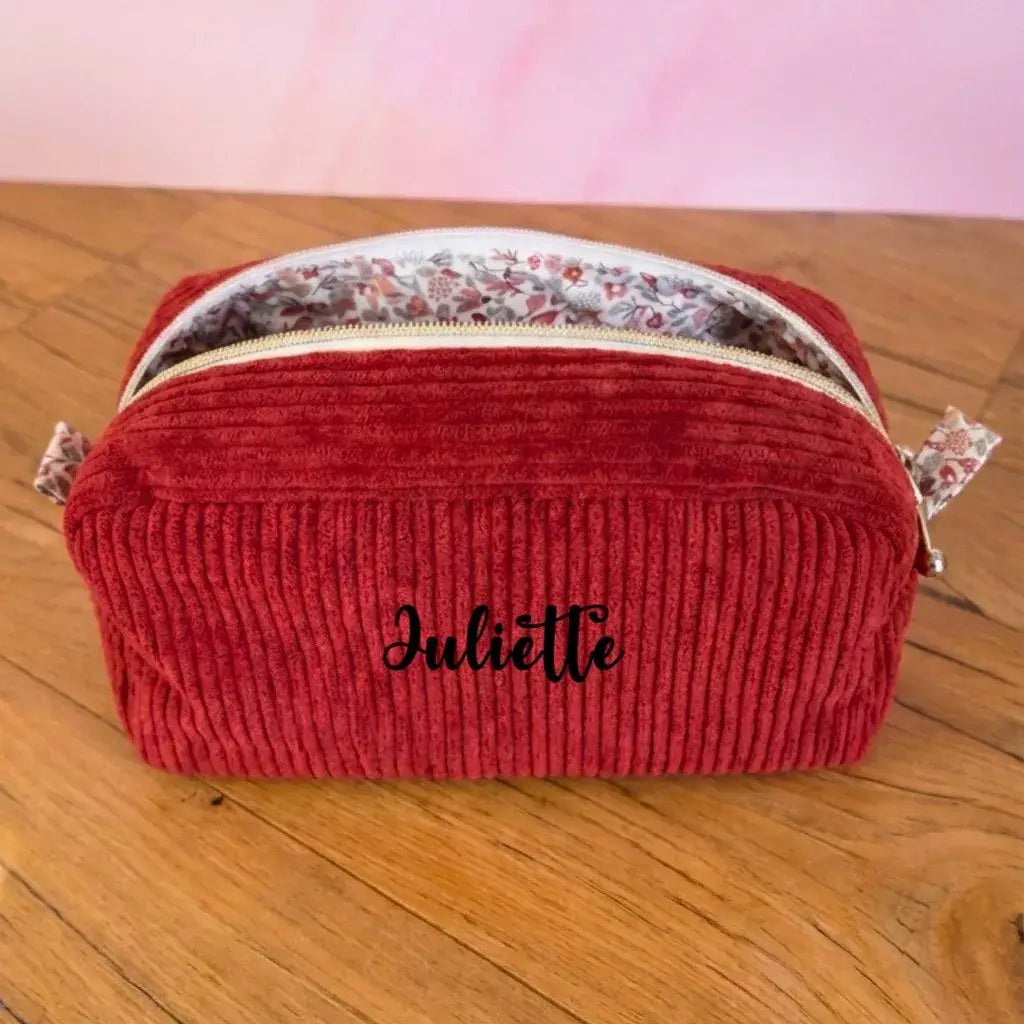 Trousse de toilette velours côtelé rouge lie de vin personnalisée Juliette, doublure fleurs liberty.