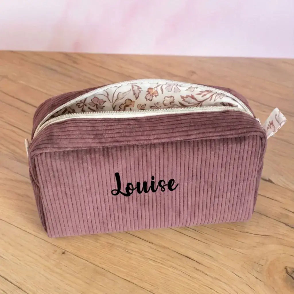 Trousse de toilette velours côtelé prune personnalisée Louise avec doublure fleurie.