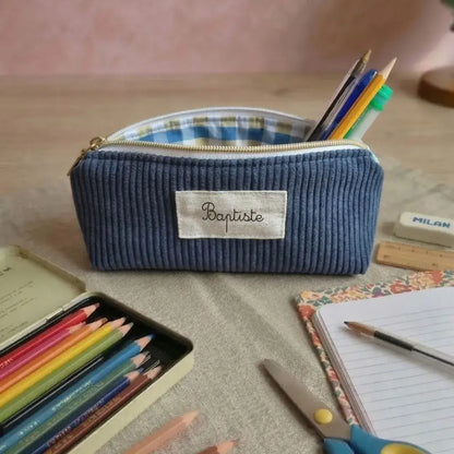 Trousse scolaire personnalisée bleu foncé en velours côtelé avec prénom, trousse école enfant pratique