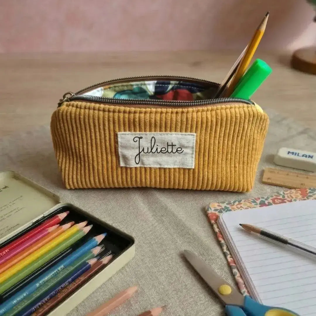 Trousse scolaire personnalisée jaune moutarde en velours côtelé avec prénom, trousse école enfant