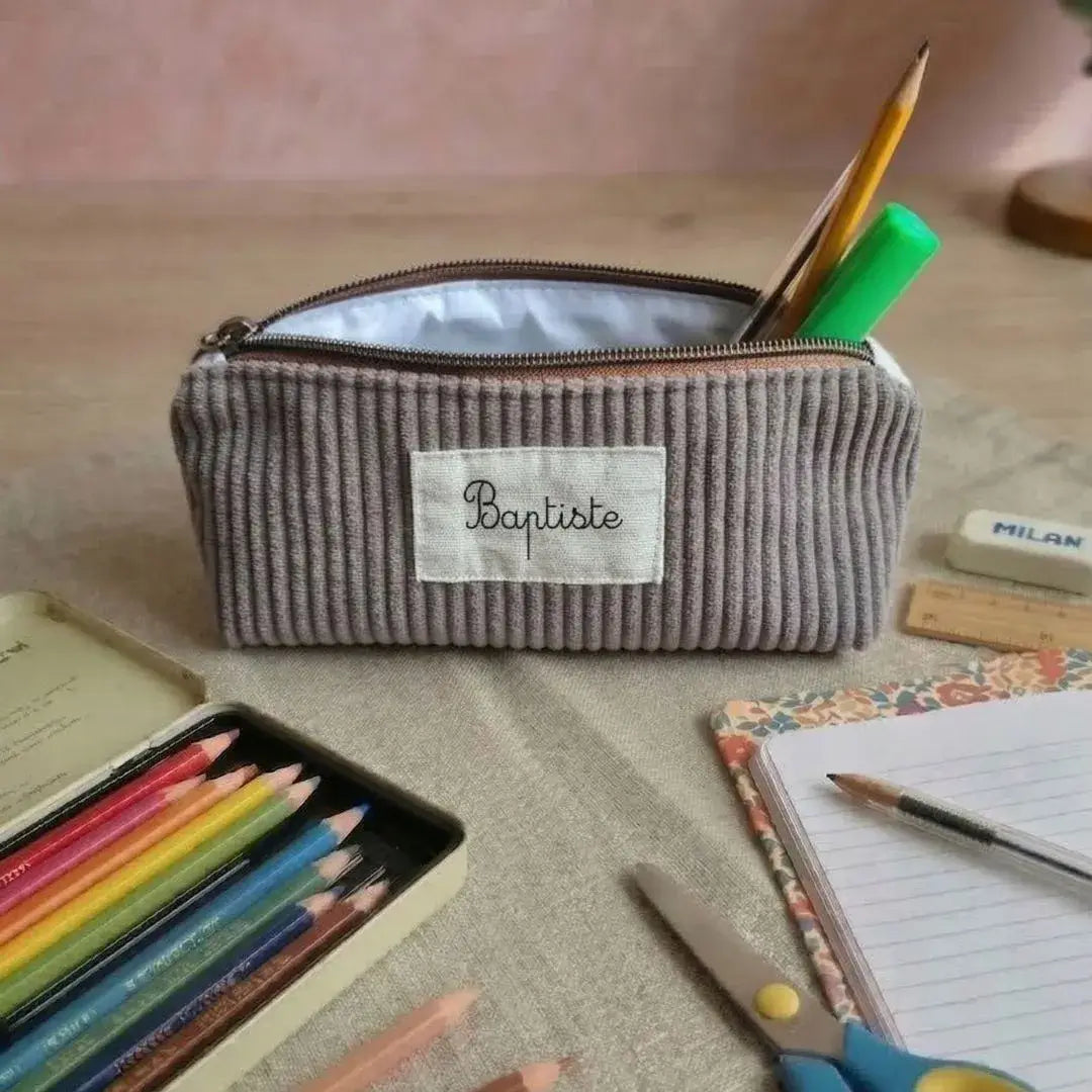 Trousse d’école personnalisée taupe en velours côtelé avec prénom, trousse scolaire enfant pratique et résistante