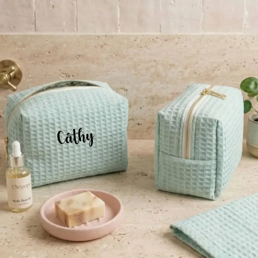 trousse maquillage personnalisée vert menthe nid d’abeille avec prénom et fermeture zip