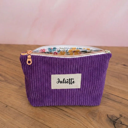 Trousse de toilette en velours côtelé lavande personnalisée avec prénom Juliette.