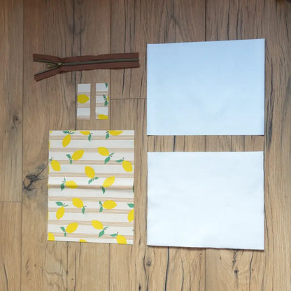 Pièces découpées pour pochettes plates à citrons, deux coupons unis clairs et fermeture zippée marron