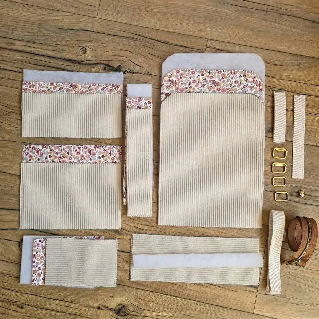 kit couture sac à dos enfant velours côtelé écru avec pièces tissu fleuri, sangle et boucles métalliques