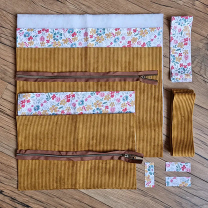 Velours côtelé jaune moutarde et tissu à petites fleurs découpés pour un sac cabas, avec deux zips marron
