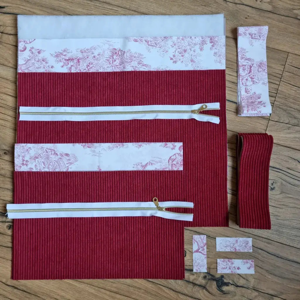 Kit couture sac cabas en velours côtelé bordeaux avec tissu toile de Jouy rouge et fermetures zippées écrues