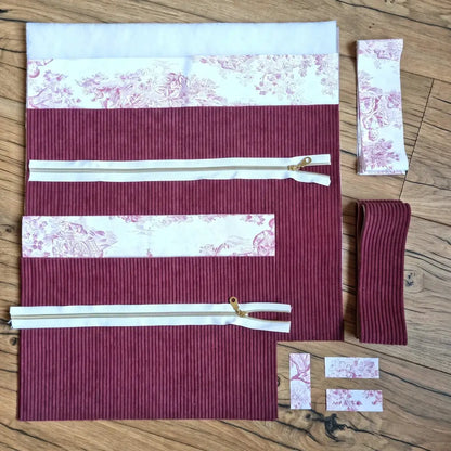 Pièces de velours côtelé prune et tissu toile de Jouy pour sac cabas, bande de tissu et petites étiquettes