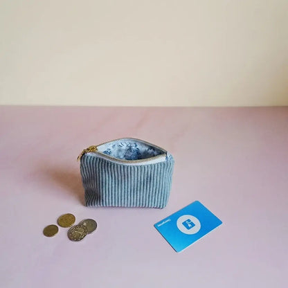 Porte-monnaie zippé bleu clair en velours côtelé, doublure imprimée, avec pièces et carte