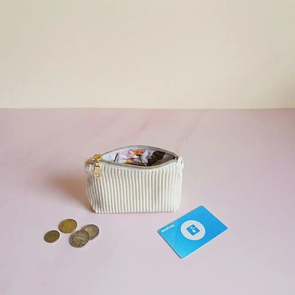 Porte-monnaie zippé jaune pâle en velours côtelé, doublure à grandes fleurs et zip doré