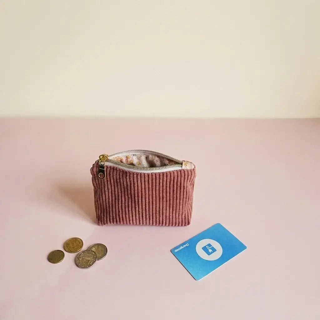 Porte-monnaie zippé vieux rose en velours côtelé, doublure à fines fleurs et zip doré