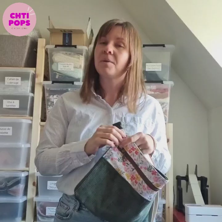 Vidéo de présentation du kit "prêt-à-coudre" pour réaliser un tablier-ceinture en velours côtelé personnalisable. Parfait pour les projets DIY couture. Ce tablier-ceinture est idéal pour les activités créatives ou pour offrir à des maîtresses, nounous, ATSEM... et est personnalisable avec un prénom ou une inscription au choix.