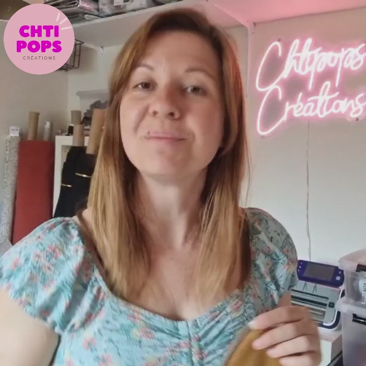 Vidéo présentant le principe du kit "prêt à coudre" pour un tote-bag en velours côtelé doublée avec un tissu intérieur à motif par Chtipops Créations.