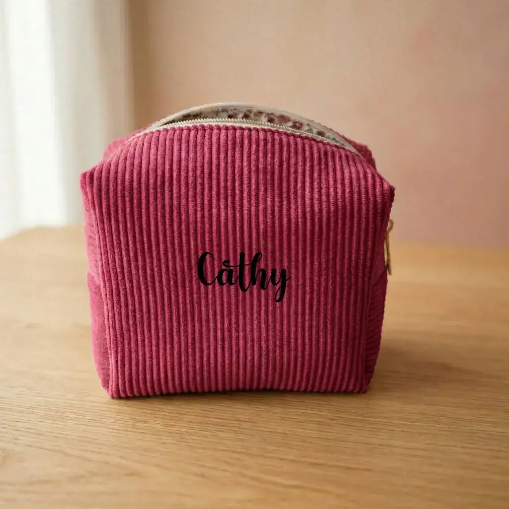 trousse maquillage velours côtelé framboise personnalisée avec prénom