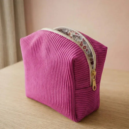 trousse maquillage velours côtelé magenta compacte et pratique